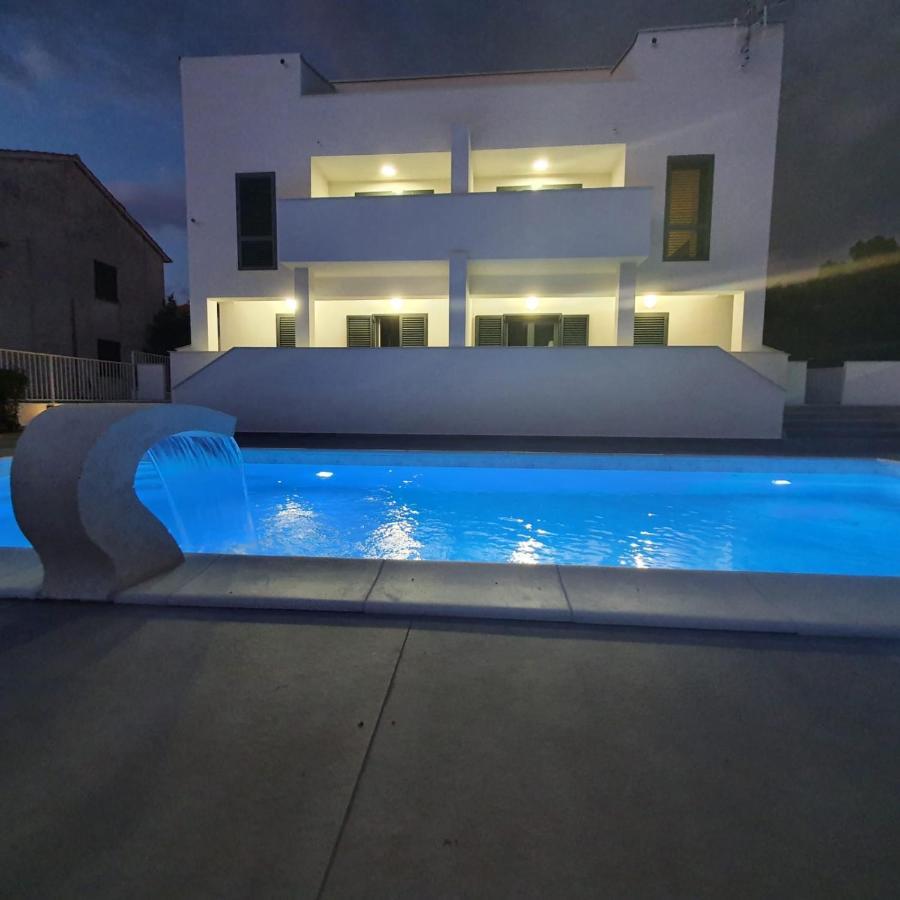 Villa Aquamarine Apartments Novalja Exteriör bild