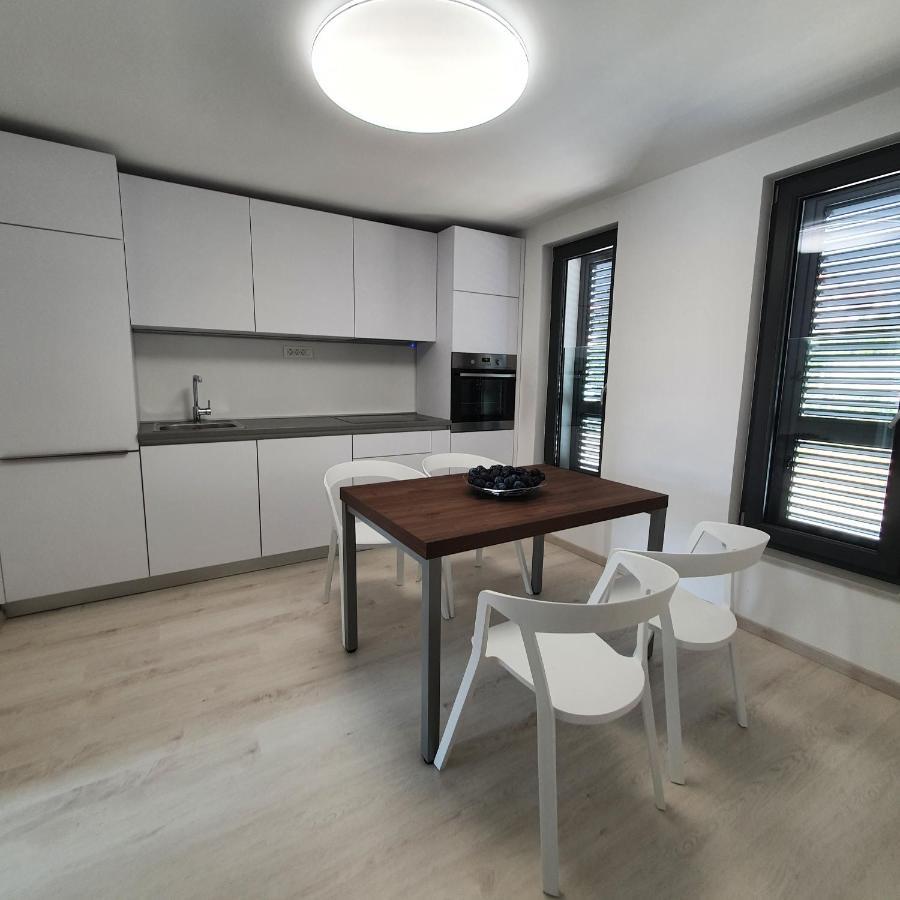 Villa Aquamarine Apartments Novalja Exteriör bild